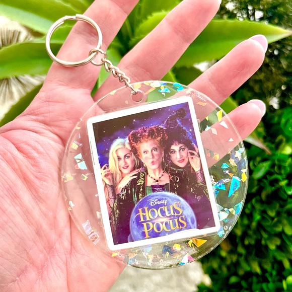 Hocus Pocus Sanderson Sisters Keychain - Picture 2 of 4